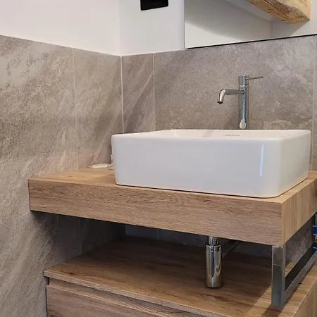 아파트 Manuel 2 *